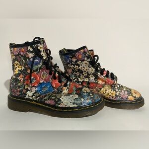 Dr. Martens 90s Dark Floral Combat Boots Womens Sz 8 Made In England CottageCore